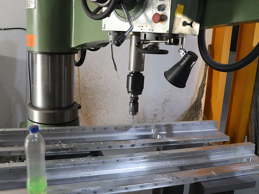 龍(long)門銑床加工(gōng)