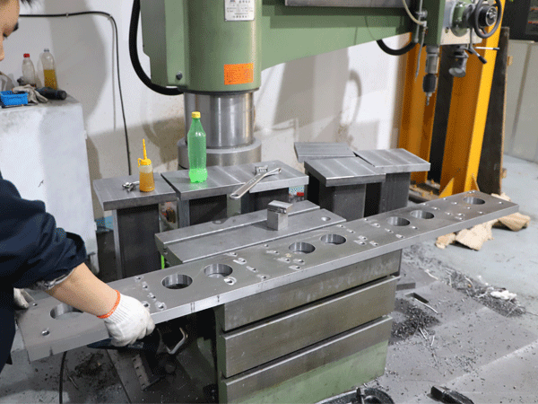 龍(long)門銑床加工